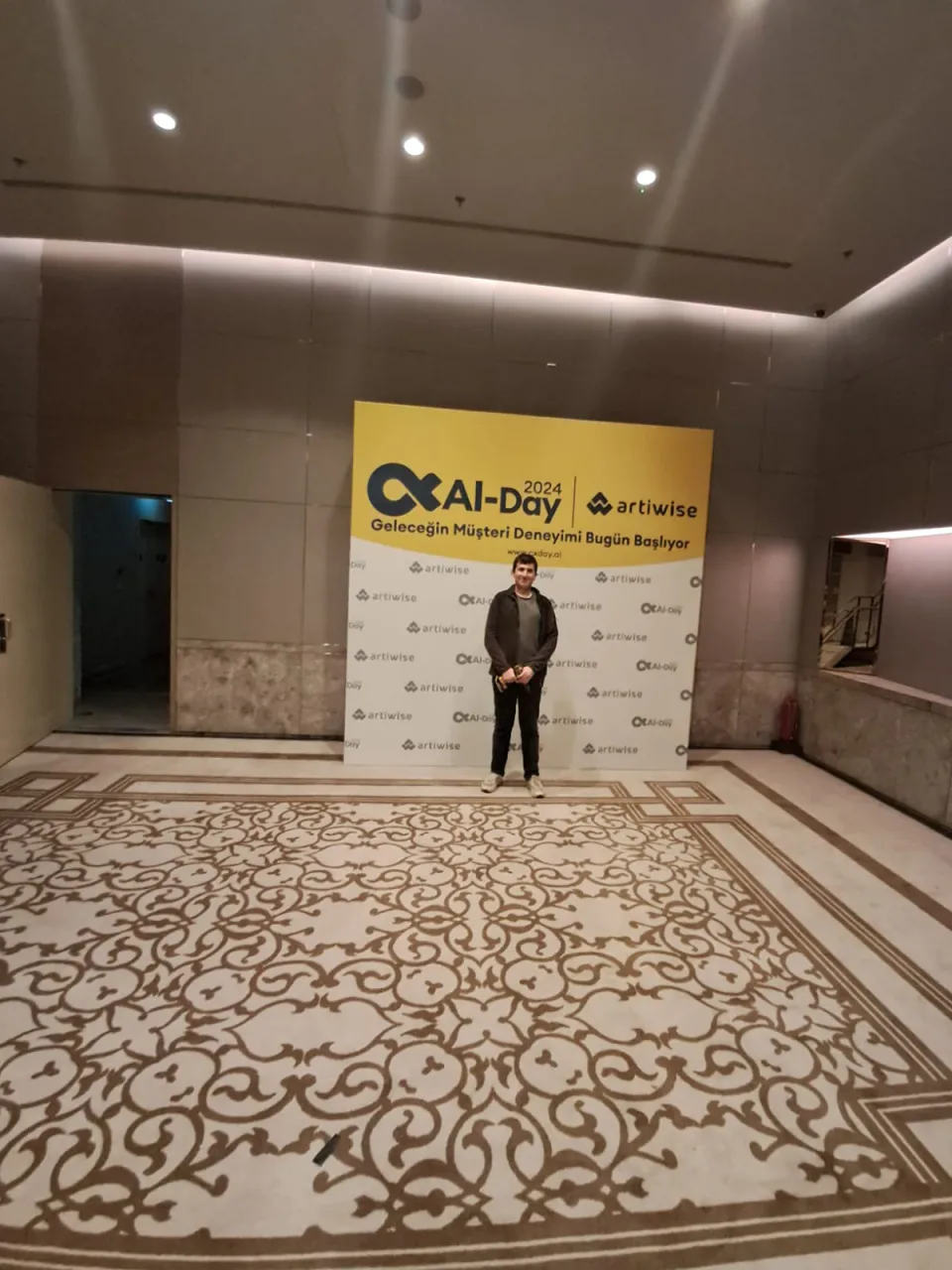Konferans backdrop uygulaması gerçek saha uygulaması