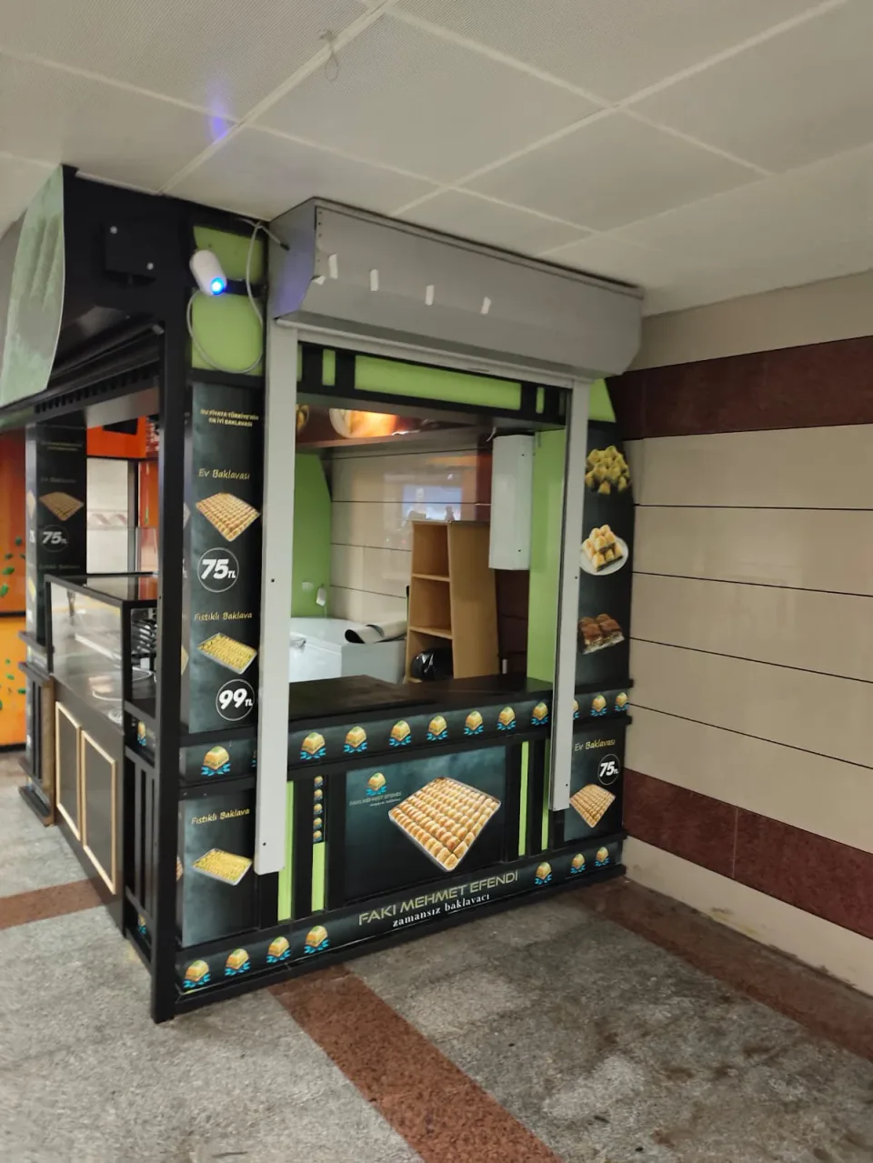 Perakende kiosk giydirme gerçek saha uygulaması